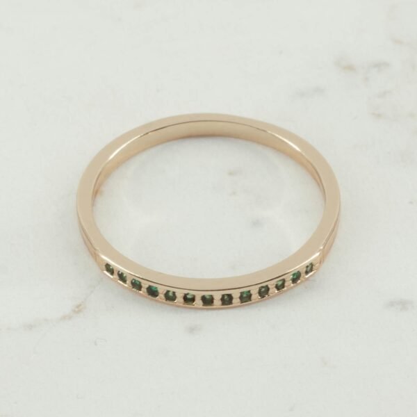 ANILLO LINEA CIRCONES ESMERALDA